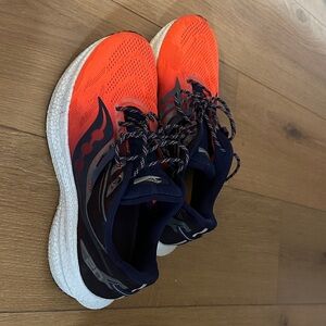 Saucony Men's Triumph 20 Vizi Orange and Navy Athletic Shoes